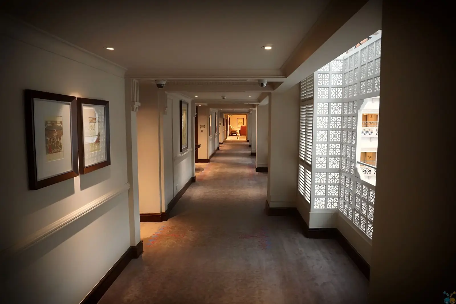 Lorvessa Royal Crest interior corridor